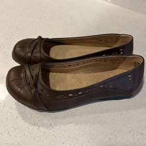 Women’s flats